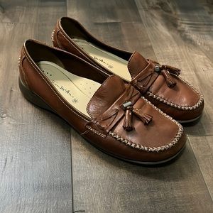 Classic women’s tassel loafers